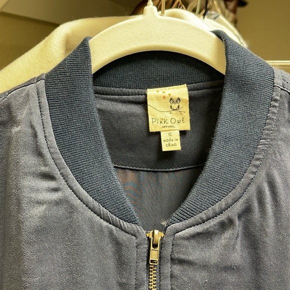 CLOSET CLEAROUT: WOMENS NAVY BOMBER JACKET SZ S - Picture 2 of 4